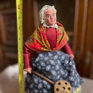 Santon de Provence - poupée - vintage lady with spoon