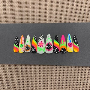 Psychedelic press on nails - C122