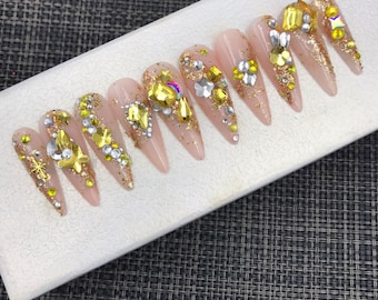 Merry Christmas Press On Nails: Luxury Rhinestone Coffin Nails - C174
