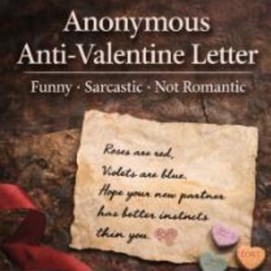 Puede incluir: Una carta de estilo vintage con el texto "Anonymous Anti-Valentine Letter" y las frases "Funny, Sarcastic, Not Romantic". La carta incluye un poema: "Roses are red, Violets are blue, Hope your new partner has better instincts than you." También hay corazones de caramelo.