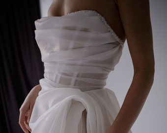 Long train wedding dress. Corset wedding dress. Hand embroidery wedding dress. Dress with a slit.