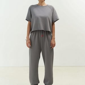 Women’s Minimalist Soft Loungewear Set – Oversized Crop Top and High Waist Jogger Pants – 2 Piece Casual Lounge Outfit