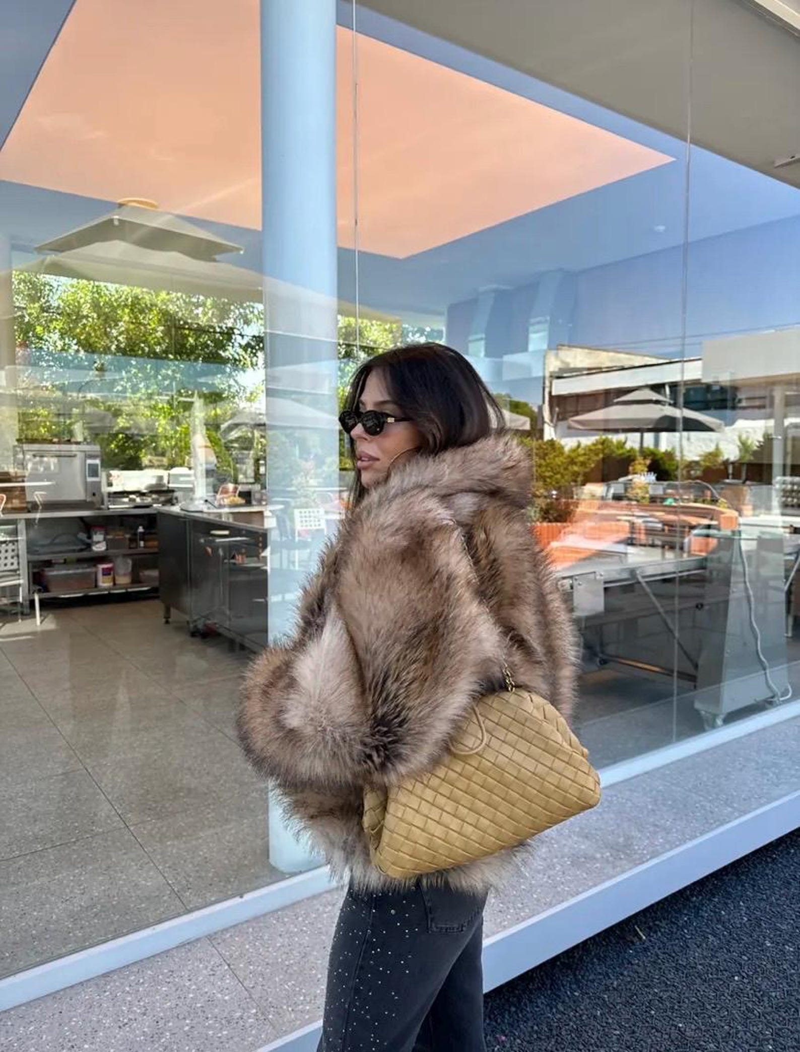 Luxe Essence - Plush Faux Fur Coat
