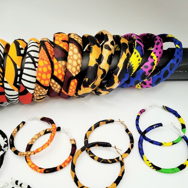 Bracelets africains en wax et boucles d'oreilles - lot de 3 joncs colorés avec anneaux pour femme en tissu wax du Sénégal, bijoux estivaux