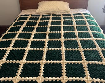 Large Vintage Crochet Blanket Afghan – Forest Green & Cream Lattice Bedspread – Heavyweight Cozy Cottagecore Queen Throw 96x80