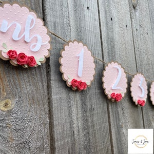 Bannière Jalon | Décoration de premier anniversaire, Fête d'anniversaire florale, Bannière première année, Bannière 12 mois, Bannière photo mensuelle, Fleurs, Roses