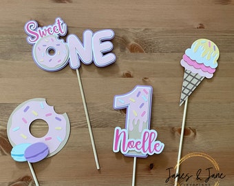 Süße eins, zwei süße Mittelstäbchen | Personalisierte Sweet One, Two Sweet, Donut wachsen Geburtstag, Süßigkeiten, Donuts, Streusel, Eiscreme