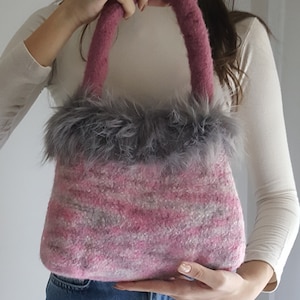 Gefilzte obere Griff-Häkeltasche mit Kunstpelzrand, 100% Wolle, schicke gefilzte Tasche, Wintertasche, verschiedene Farbkombinationen, moderner Look handgemacht