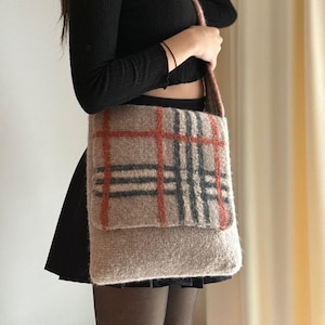 Grand sac messager en crochet feutré, 100 % laine, sac à bandoulière fourré, motif crème-gingembre-noir, cartable en bandoulière, sac spacieux chic fait main
