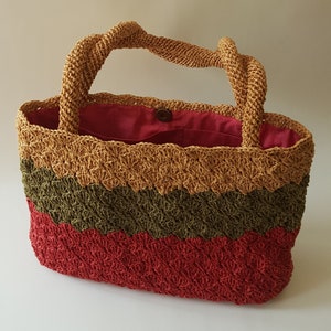 Borsa di paglia all'uncinetto con colori della terra, borsa tote in filato di carta, elegante borsa a tracolla in paglia, cammello, verde, borsa estiva rossa, fatta a mano