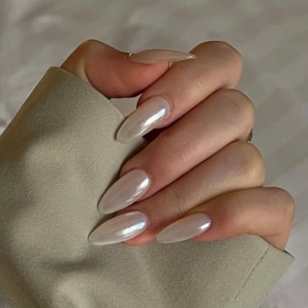 Hailey Bieber geïnspireerde Chrome Pearl Nails, parelwitte amandelnagels/ ArgyleFake Nails/ Handgemaakte pers op nagels/Faux acrylnagels/