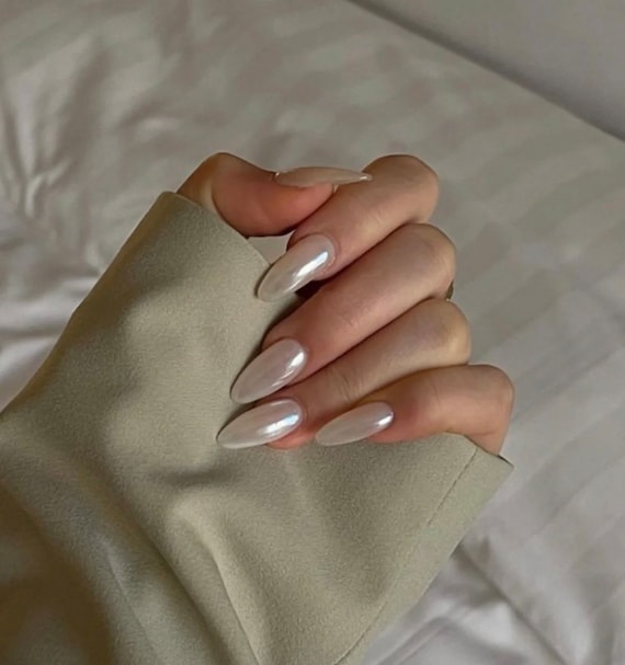 Hailey Bieber Inspired Chrome Pearl Nails pearl White Almond