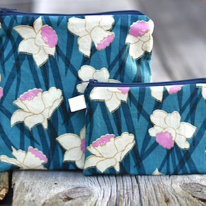 Daffodil Zipper Pouch: Handmade Cotton Snack Bag, Food Safe Lining.