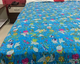 Trapunta Kantha floreale fatta a mano: copriletto in cotone indiano