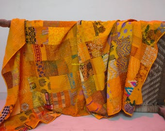 Couette bohème en patchwork de soie et coton kantha, couvre-lit hippie pour la décoration de la maison