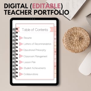 Pode incluir: Um modelo de portfólio digital para professores em um tablet com uma tabela de conteúdo rosa e branca. A tabela de conteúdo inclui seções para currículo, cartas de recomendação, filosofia educacional, gerenciamento de sala de aula, plano de aula, conquistas dos alunos e colaborações.