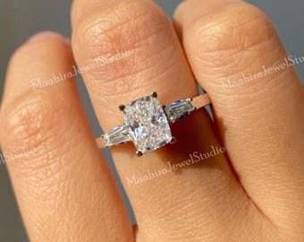細長いクッションカットのラボグロウンダイヤモンド婚約指輪：14K 
