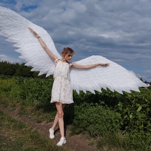 White Artistic Performance Angel Wings - Flexible and Movable for Dance and Costume