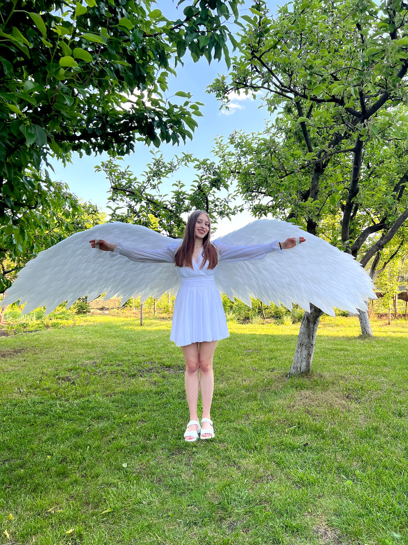 White Artistic Performance Angel Wings - Flexible and Movable for Dance ...