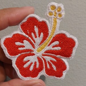 Écusson à Repasser Tiki Hibiscus - Fleur Brodée Hawaii - 2.7x3.5 Pouces - Rose