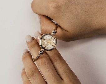 Brazalete pequeño. Relojes de lujo. Reloj retro de acero inoxidable.