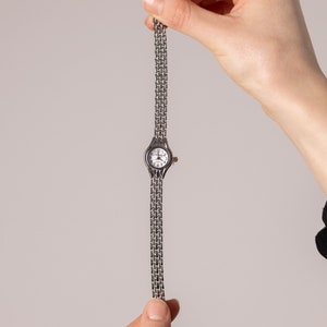 Reloj pequeño para mujer. Reloj sencillo. reloj minimalista Silver