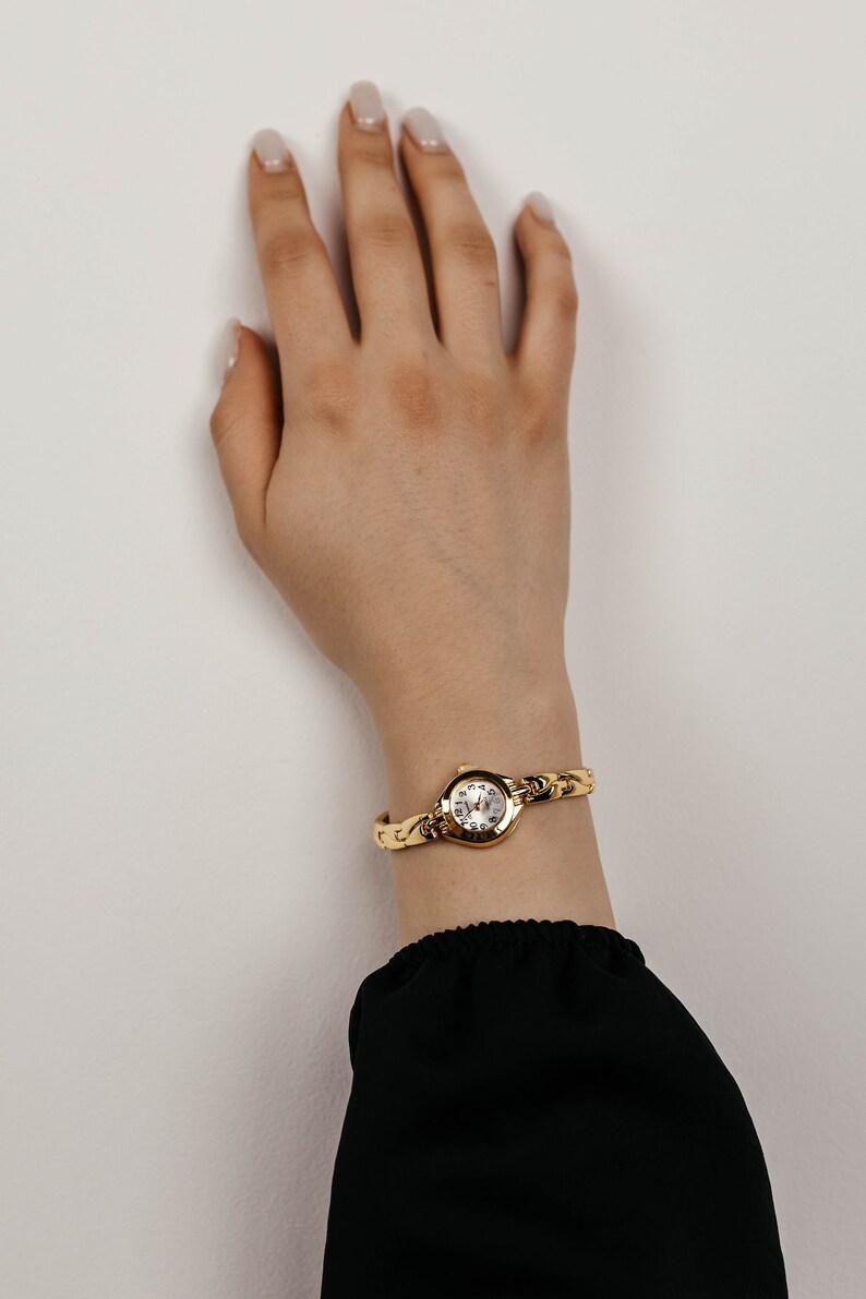 Petite montre femme. Montre simple. Montre minimaliste Watch3