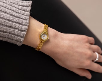 Frauen kleine Uhr. Schlichte Armbanduhr. Minimalistische Uhr