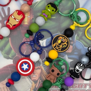 Llavero de silicona con cuentas de superhéroes Friends