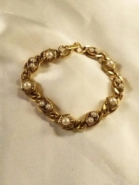 Goldette NY signed Goldtone Pearl Bracelet, Chunky