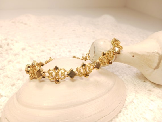 Avon signed Goldtone Fleur de Lis Link Bracelet, … - image 1