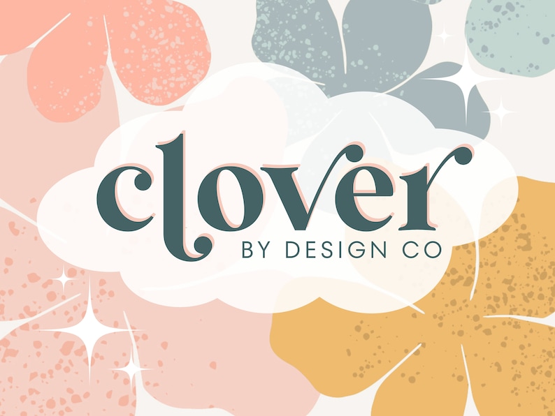 Puede incluir: Un logotipo para una empresa de dise&ntilde;o llamada "clover by design co.". El logotipo est&aacute; en una forma de nube blanca con una fuente estilizada verde oscuro. El fondo es un dise&ntilde;o abstracto colorido con formas florales rosas, amarillas y azules.