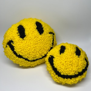 Smiley Face Punchneedle Pillow | Yellow Smile Cushion | Decorative Throw Pillow | Handmade Gift | Room Art Decoration | Smiley 3D Artwork