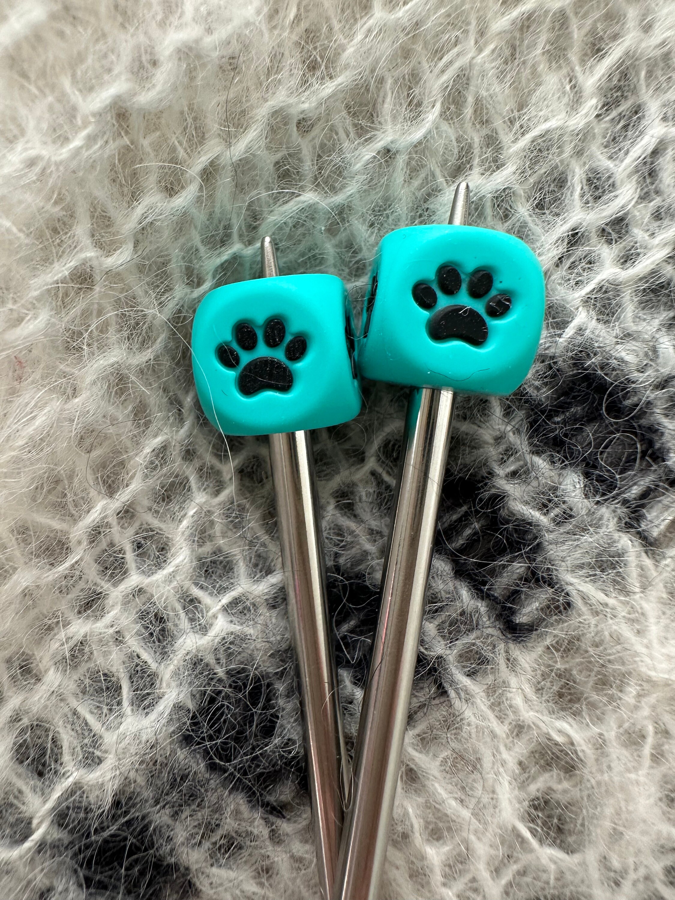 12 Pcs Knitting Needle Stoppers - Cute Dog Paw Silicone Tip Protectors For US 3-11 Needles
