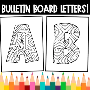 以下が含まれることがあります： 幾何学模様と円形模様の白黒掲示板文字AとB。文字は黒で縁取られ、下部にはカラフルな鉛筆が並んでいます。「BULLETIN BOARD LETTERS！」の文字が上部にあります。