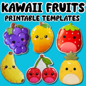 Puede incluir: Un conjunto de seis recortes con forma de fruta que incluye un racimo de uvas moradas, un mango amarillo, una fresa roja, un plátano amarillo, cerezas rojas y una piña amarilla. Cada fruta tiene una cara sonriente. Texto: KAWAII FRUITS PRINTABLE TEMPLATES.
