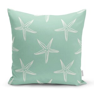 Peut inclure: Un coussin de couleur vert clair avec un motif d'&eacute;toile de mer blanche.