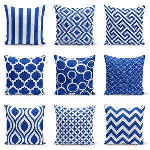Blauw witte geometrische kussensloop, zomers sierkussen voor bank, kussen kustdecor, moderne bankkussensloop, strandhuisaccent