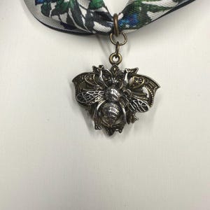 Scarf necklace Charm floral Scarf necklace queen bee pendant Summer scarf Bohemian beach jewelry Bee pendant charm necklace Bandana jewelry