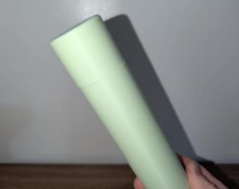 Riesiger Lippenbalsamspender