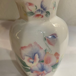 Antique Aynsley Little Sweetheart Vase