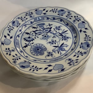 Ceramic Meissen 8,5 diameter Plate Blue Onion Design