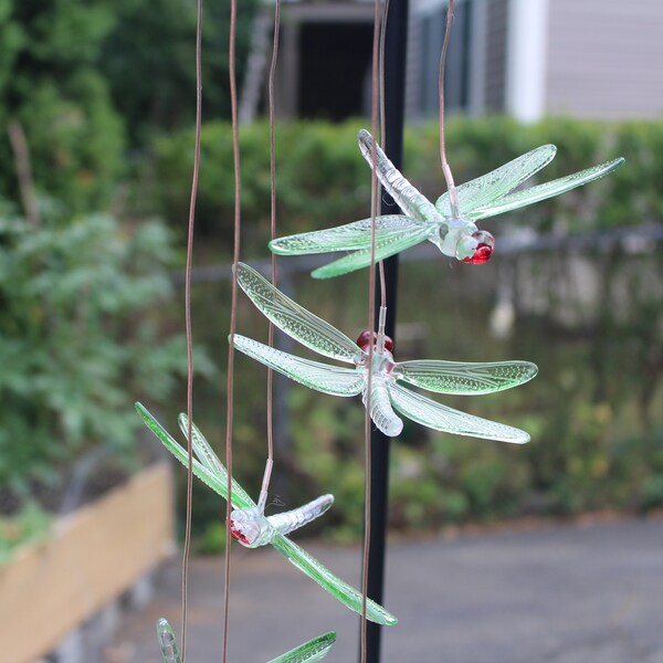 Hand Crafted Plastic Dragonfly Wind Chimes Outdoor Garden Patio Yard Waterproof Hanging Decoration with Color-changing Bulb Solar Light