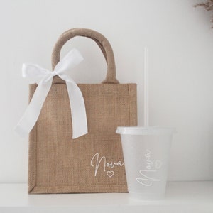 Jutebeutel und Kalttasse Set | Kinder personalisierte Tasse | Personalisierte Tasse | Blumenmädchen | Strand Set | Geburtstags-Favorit | Party Tasche | Mädchen | Kinder