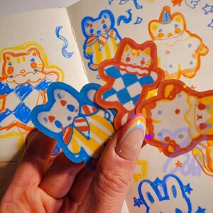 Stickers chat clown - Lot de 2 pouces découpés, résistants à l'eau, aux UV, holographiques