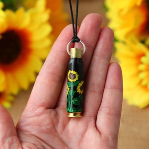 Ciondolo fatto a mano, ciondolo dipinto a mano, ciondolo con motivo ucraino, ciondolo souvenir da una custodia a cartuccia, fatto a mano in Ucraina, regalo perfetto