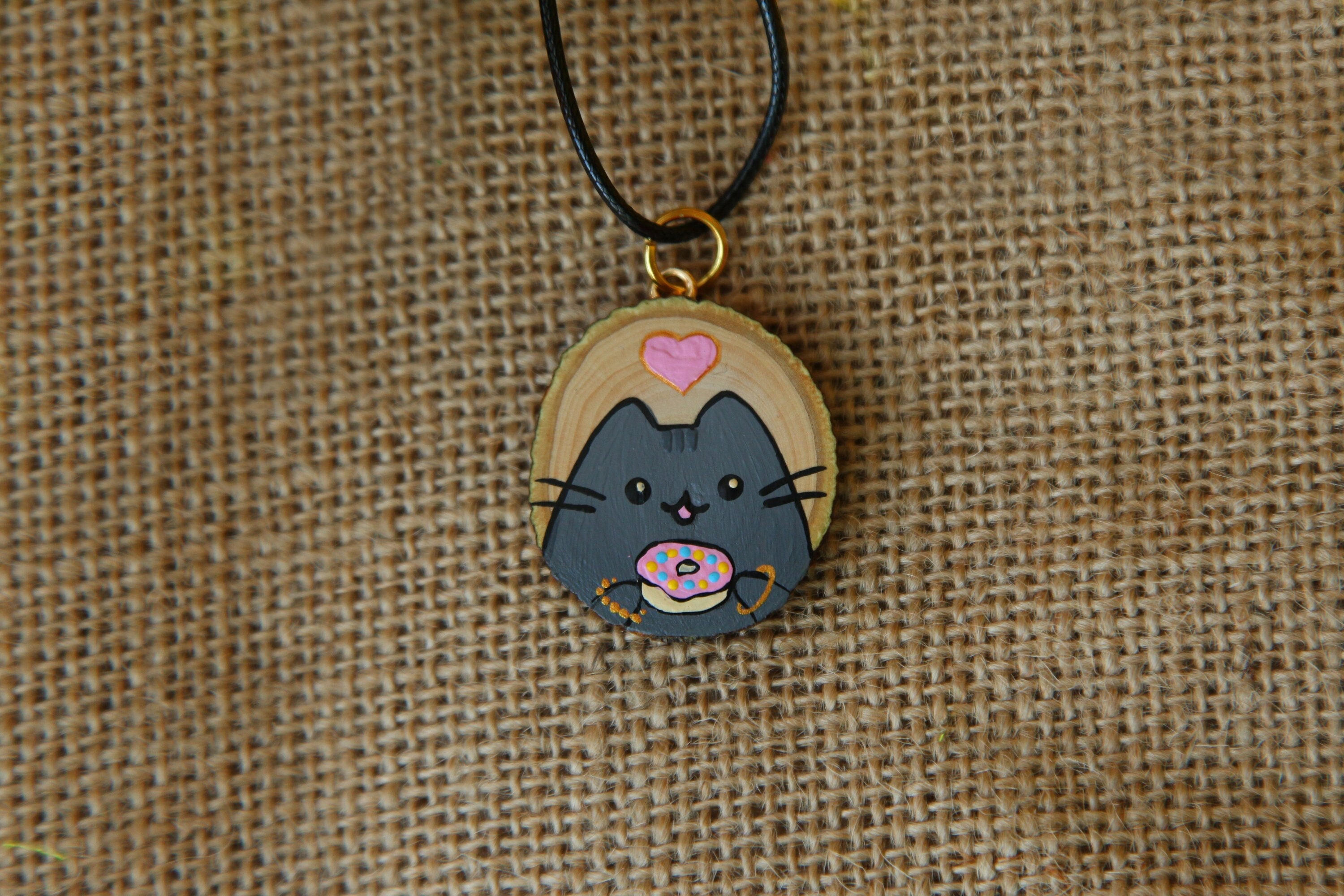 木製猫ネックレス、かわいい猫ネックレス、木製ペンダント、ウクライナペンダント、ウクライナ手描きペンダント、灰色猫ペンダント、灰色猫ネックレス