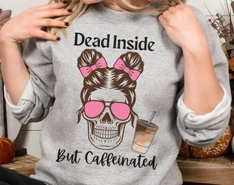 Dead Inside But Caffeinated Unisex Sweatshirt- Coffee Lover Sweatshirt- Halloween Sweater- Coffee and Cute Skull Grafik- KaffeeLiebhaber Geschenk