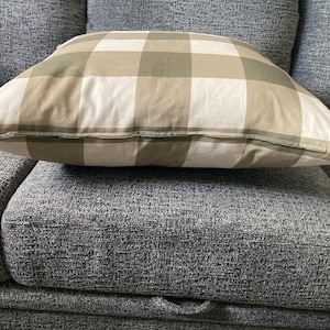 Green Buffalo Check Pillow Cover – Farmhouse Plaid Throw Pillow – Cozy Rustic Cushion for Sofa, Bed, or Entryway Decor