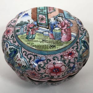 Antique Cloisonne Trinket Box Qing Dynasty Canton Famille Rose Lobed Enamel